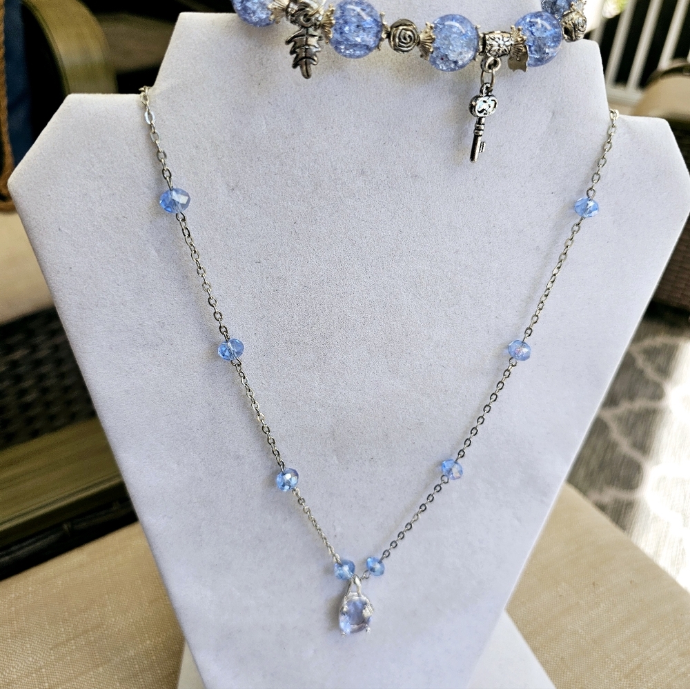 SET Blue Bead Silvertone Necklace with Blue Crackle Glass Stretch Bracelet - Picture 5 of 16